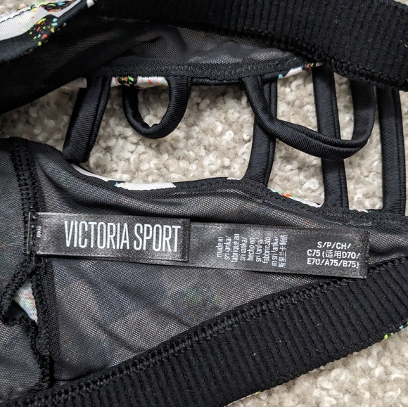 (2/$25) VictoriaSport strappy cross back yoga bra black white geo shape - Picture 6 of 12